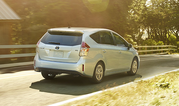 Toyota Prius v Toyota Prius v